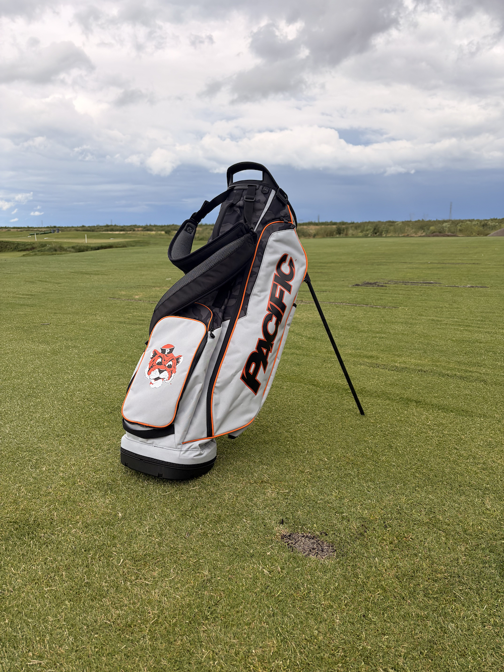UOP Golf Bag 1